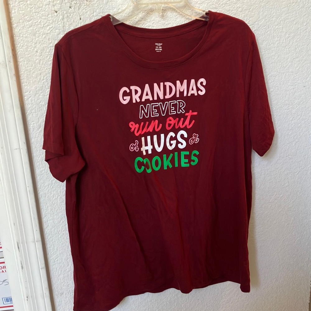 FINAL MARKDOWN Grandmas hugs t shirt xxl